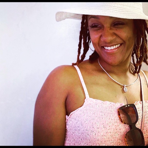 Meet your Posher, Bianca - Picture 4 of 14